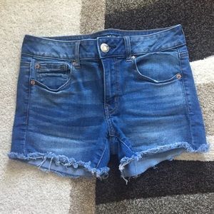 Super cute high rise AE shorts